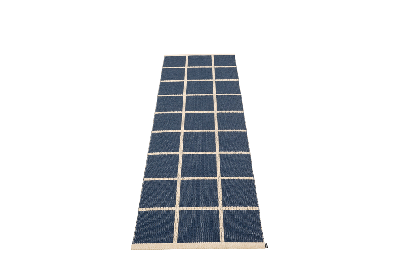 tamsiai mėlyna / dark blue