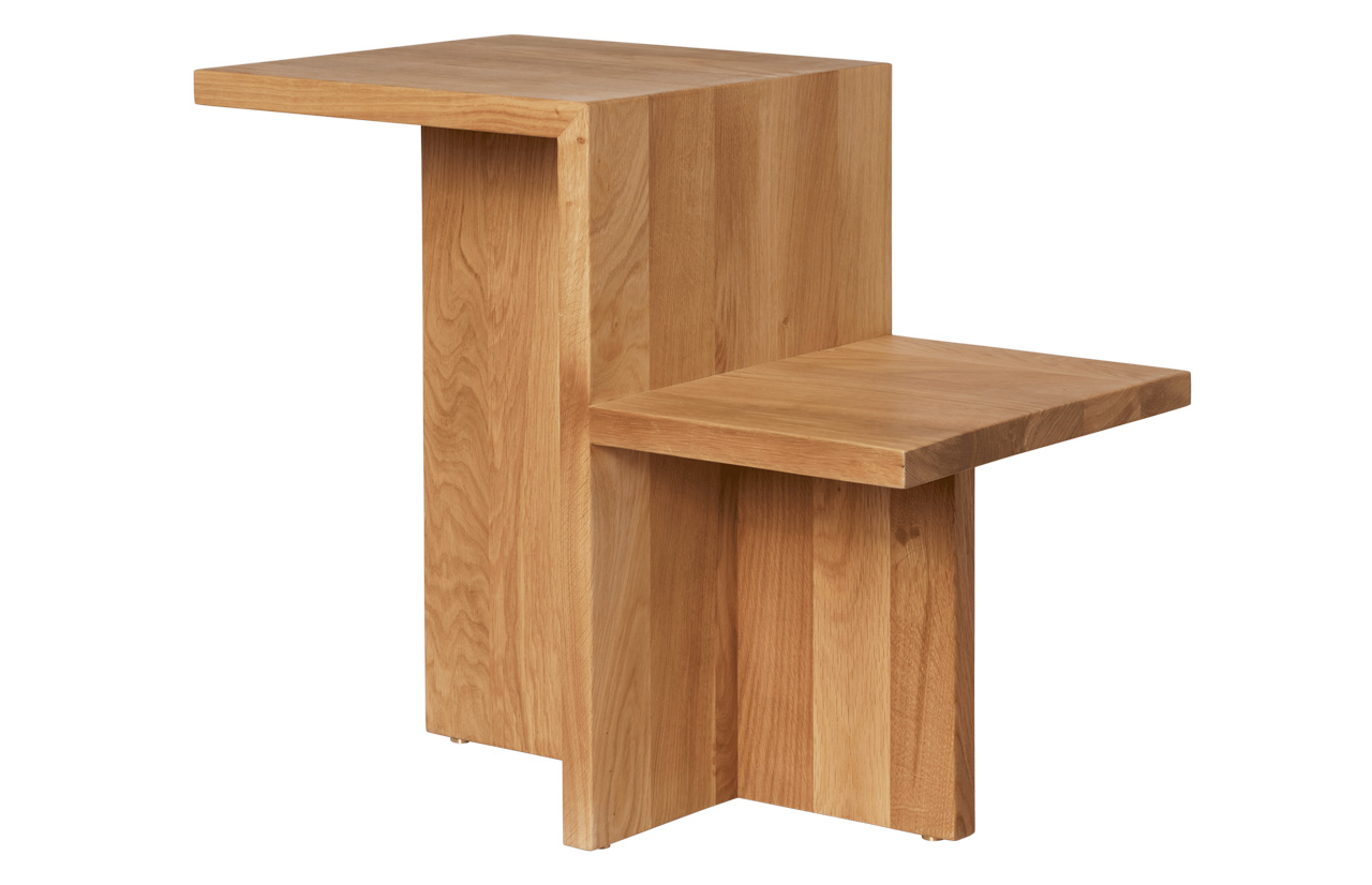 DISTINCT coffee table, oak