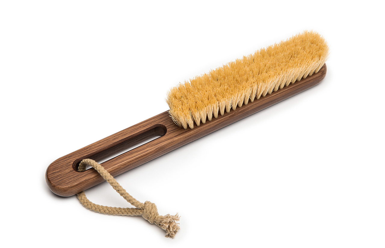 Clothes brush