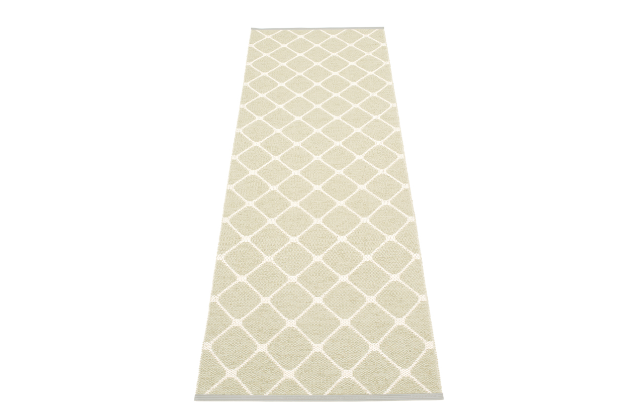 yellowish-green  / vanilla